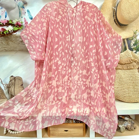 Sheer coral blush boho Cape / cover up w beach summer resort vacay vibe - Picture 6 of 9
